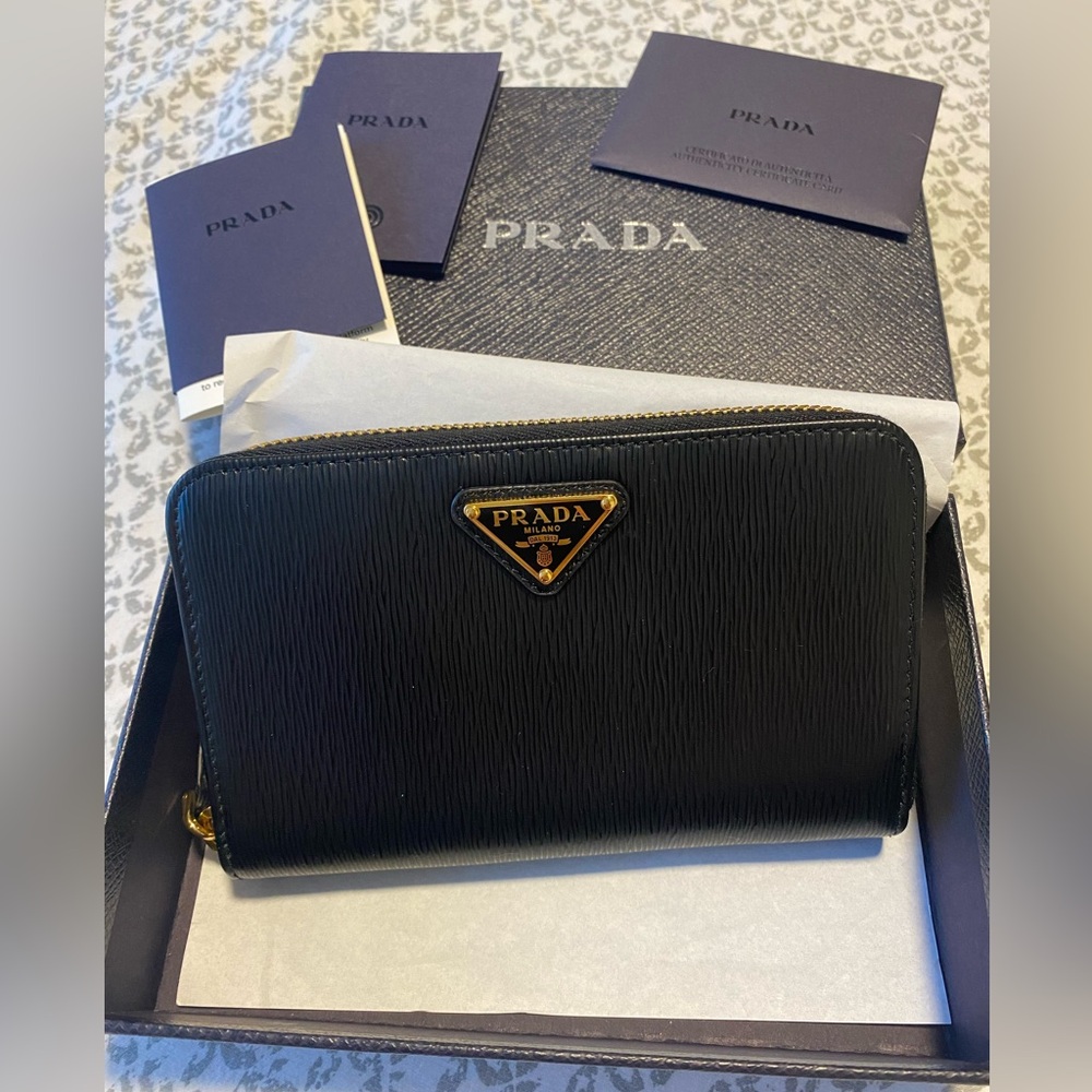 Prada Vitello Move TR continental wallet
